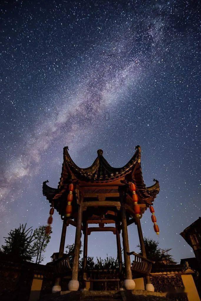 明日之子中杨超越穿的那对Nike是哪款?游戏画面